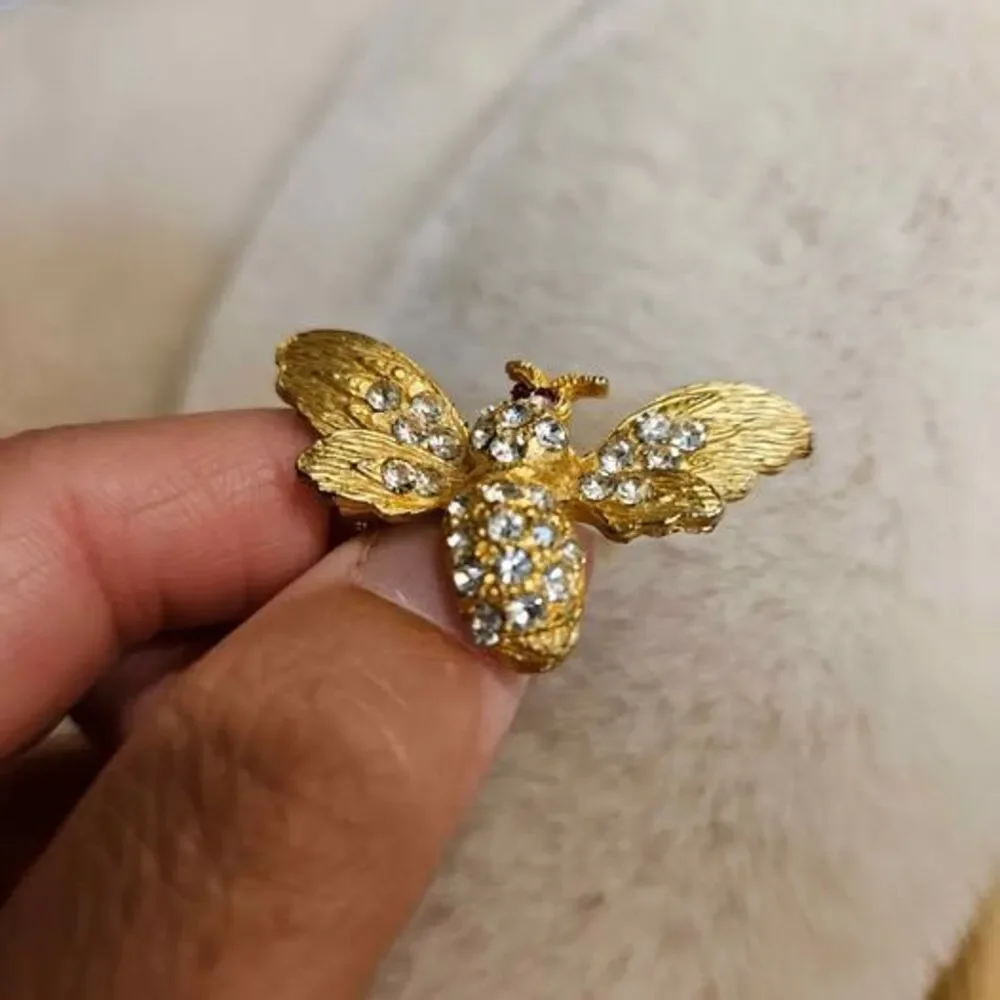 Vintage Gold Tone Rhinestone Bee Brooch
